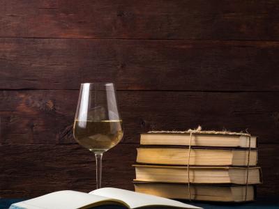 Vinglas og bøger